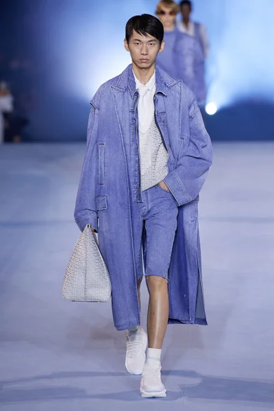 Look 80